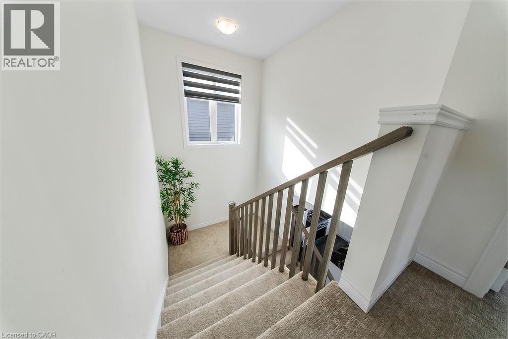 175 Blackbird Way, Mount Hope, ON - Indoor Photo Showing Other Room