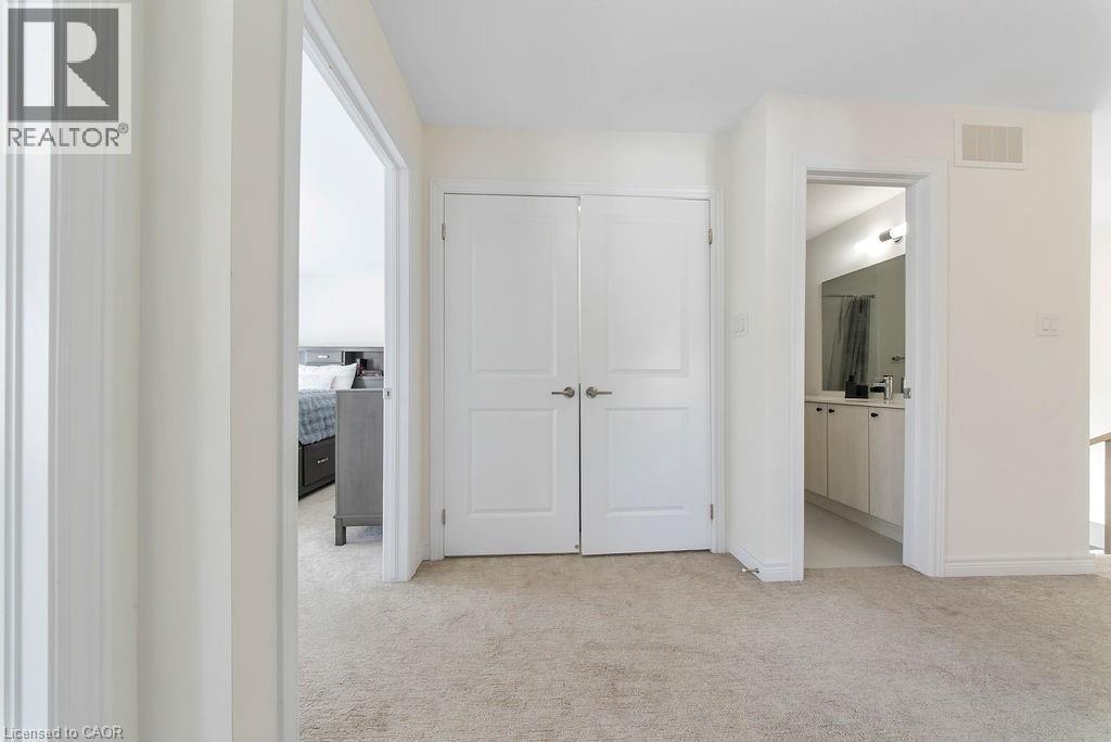 175 Blackbird Way, Mount Hope, ON - Indoor Photo Showing Other Room