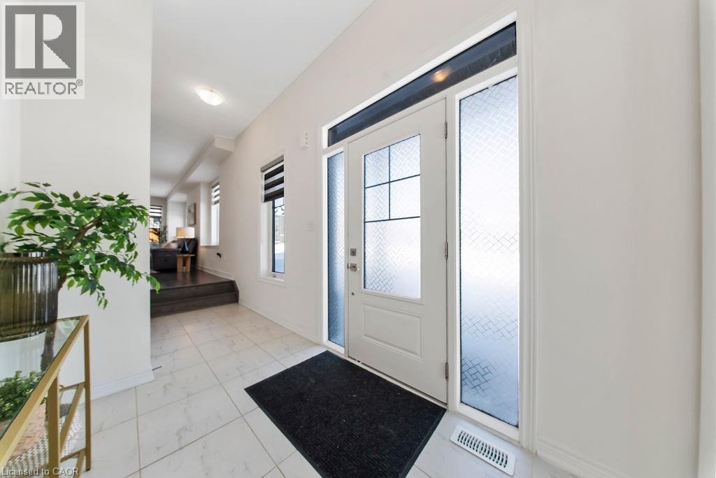 175 Blackbird Way, Mount Hope, ON - Indoor Photo Showing Other Room