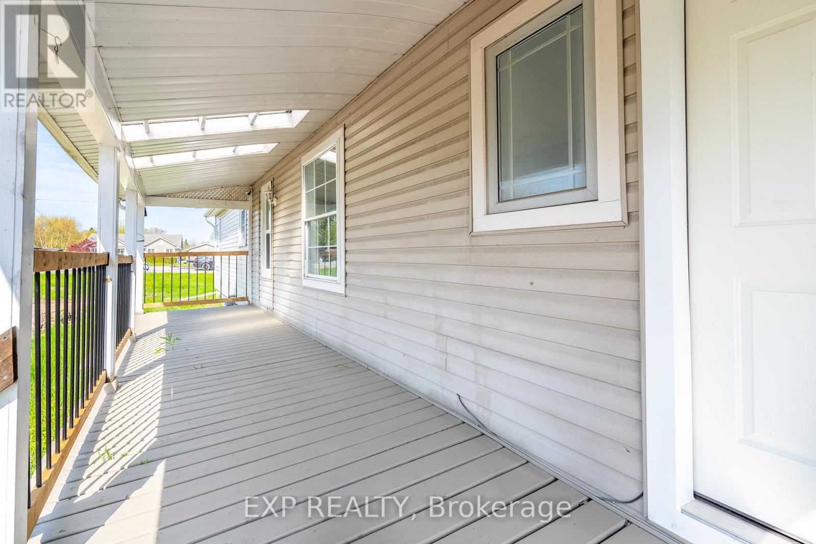 728 Gorham Road, Fort Erie, ON - Outdoor With Deck Patio Veranda With Exterior