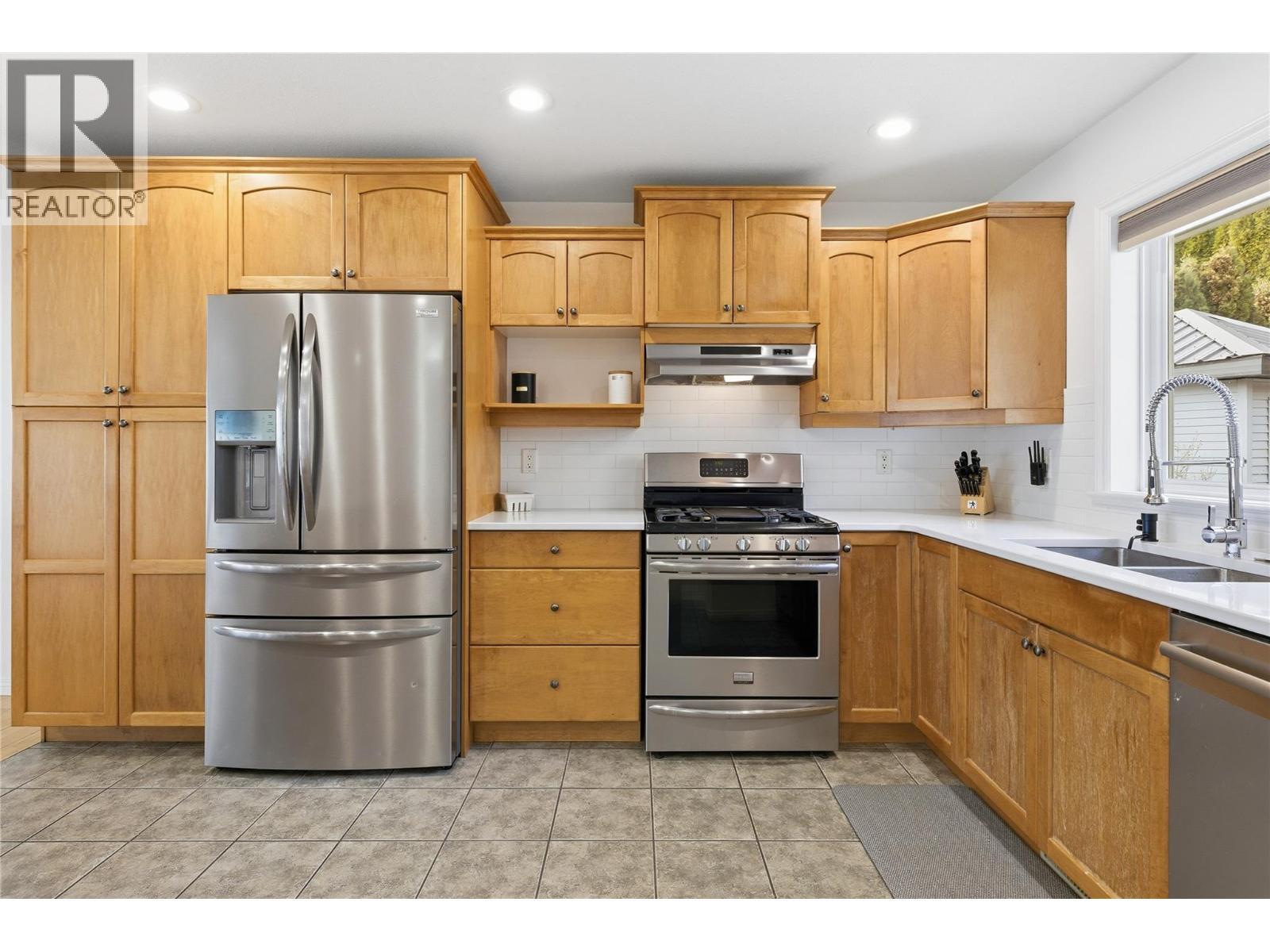 1492 Longley Crescent, Kelowna, BC - Indoor Photo Showing Kitchen With Double Sink