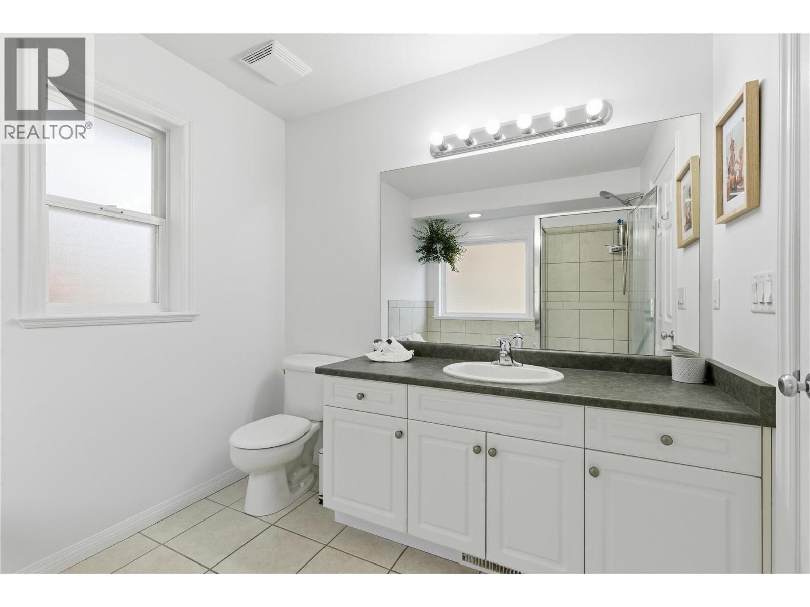 1492 Longley Crescent, Kelowna, BC - Indoor Photo Showing Bathroom