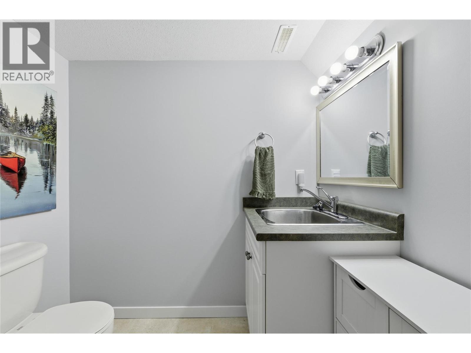 1492 Longley Crescent, Kelowna, BC - Indoor Photo Showing Bathroom