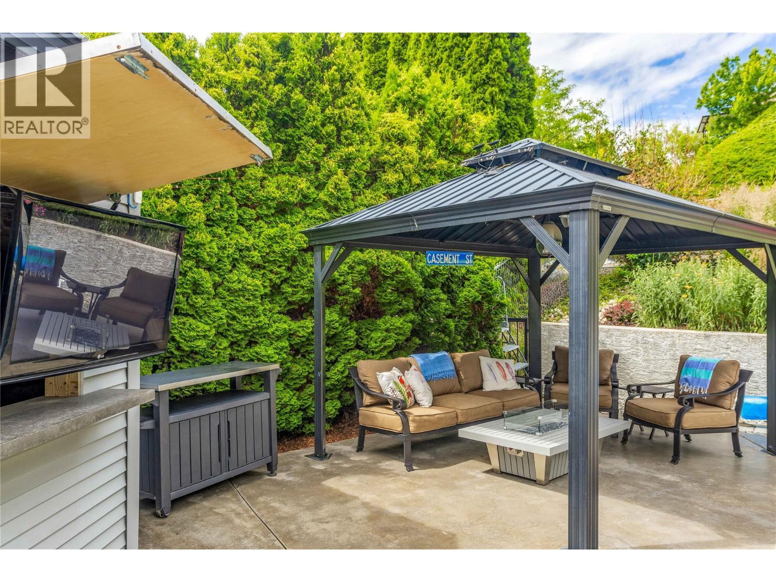 1492 Longley Crescent, Kelowna, BC - Outdoor With Deck Patio Veranda