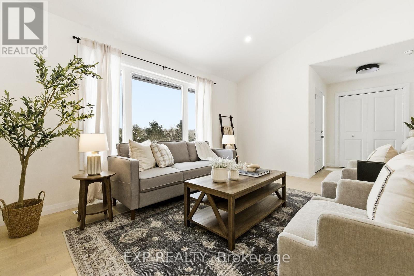 40 Hutchinson Court, Trent Hills, ON - Indoor Photo Showing Living Room