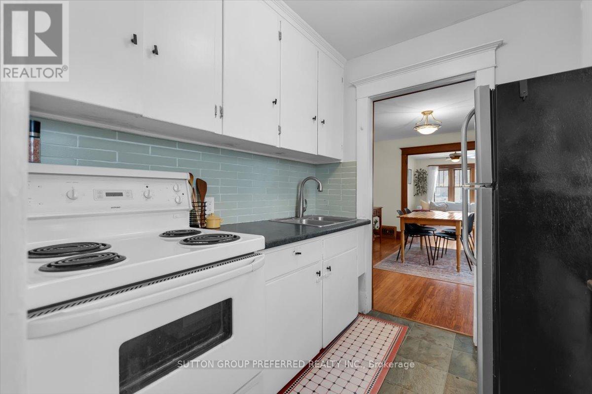 18 Tecumseh Avenue E, London South (South F), ON - Indoor Photo Showing Kitchen
