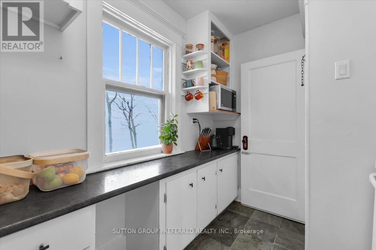 18 Tecumseh Avenue E, London South (South F), ON - Indoor