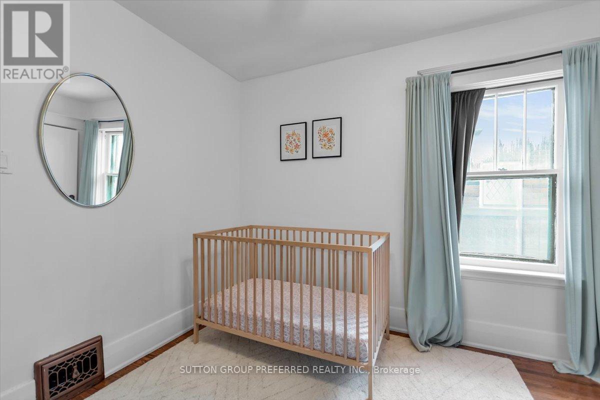 18 Tecumseh Avenue E, London South (South F), ON - Indoor Photo Showing Bedroom