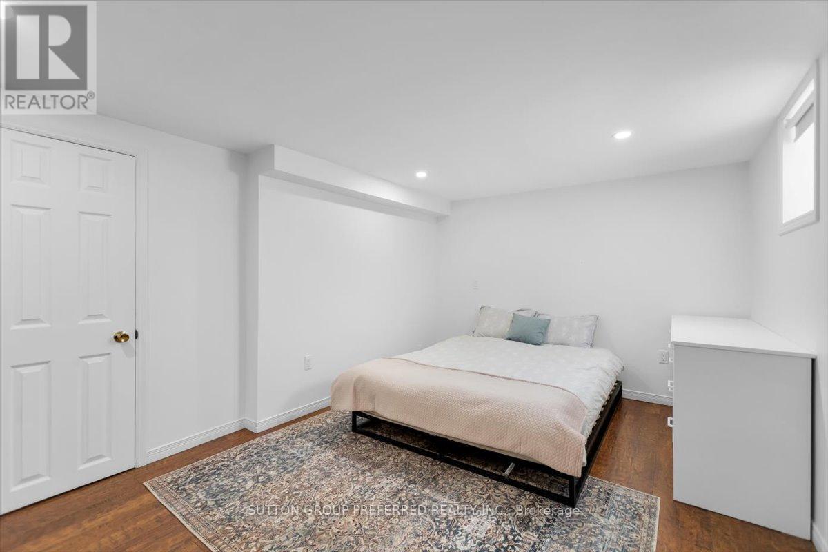 18 Tecumseh Avenue E, London South (South F), ON - Indoor Photo Showing Bedroom