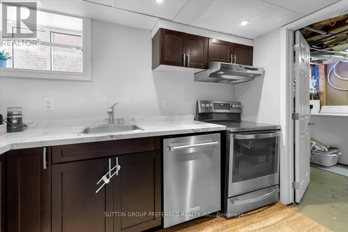18 Tecumseh Avenue E, London South (South F), ON - Indoor Photo Showing Kitchen