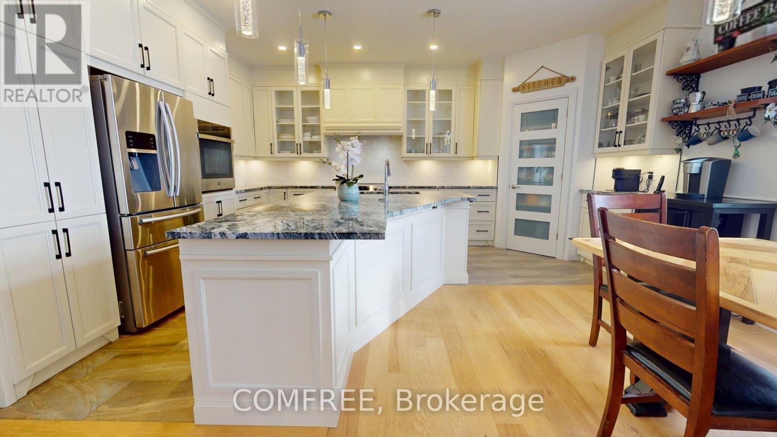 6264 Nick Adams Road, Ottawa, ON - Indoor Photo Showing Kitchen With Upgraded Kitchen