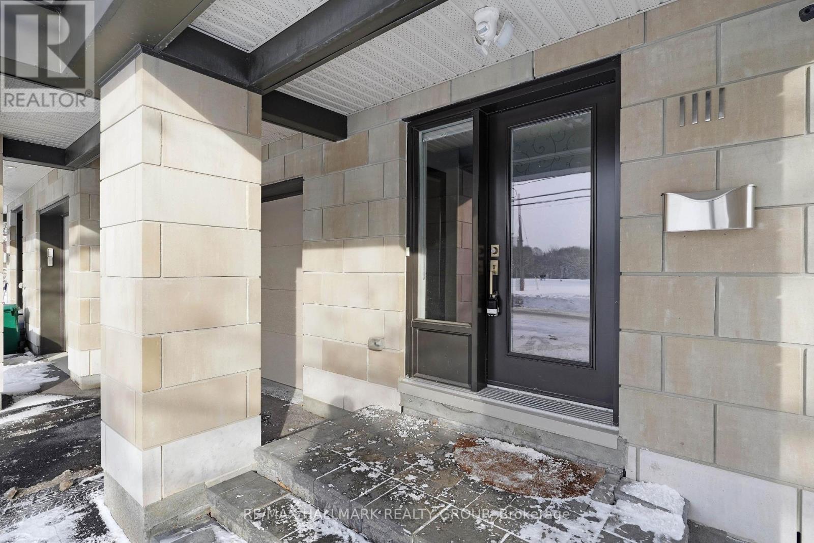 Entrance - 1111 North River Road, Ottawa, ON - Photo Showing Bathroom