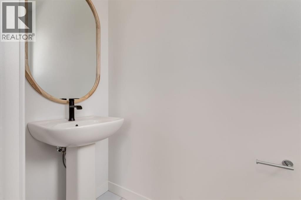 267 Sora Boulevard, Calgary, AB - Indoor Photo Showing Bathroom