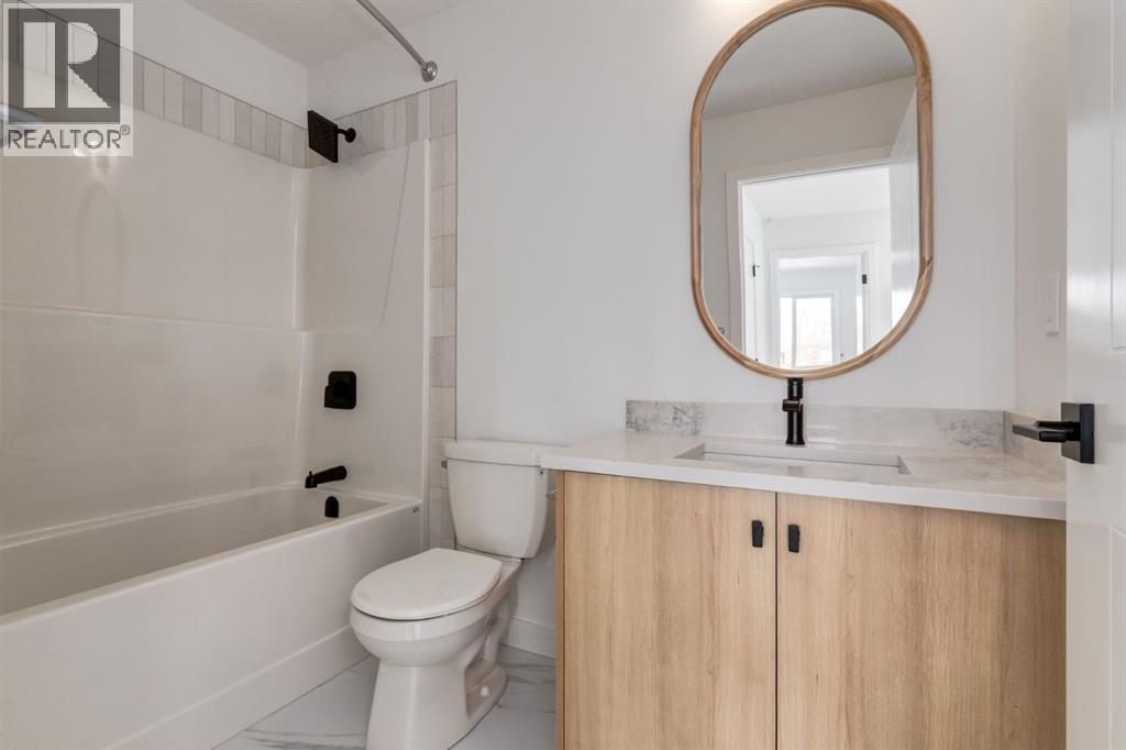 267 Sora Boulevard, Calgary, AB - Indoor Photo Showing Bathroom