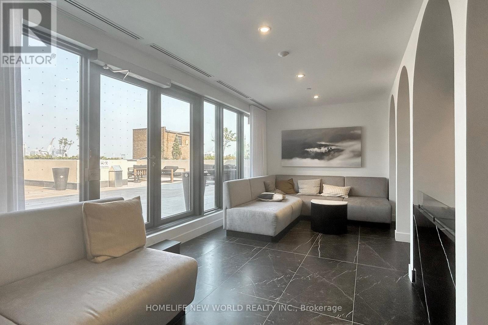 1004 - 308 Jarvis Street, Toronto, ON - Indoor Photo Showing Living Room
