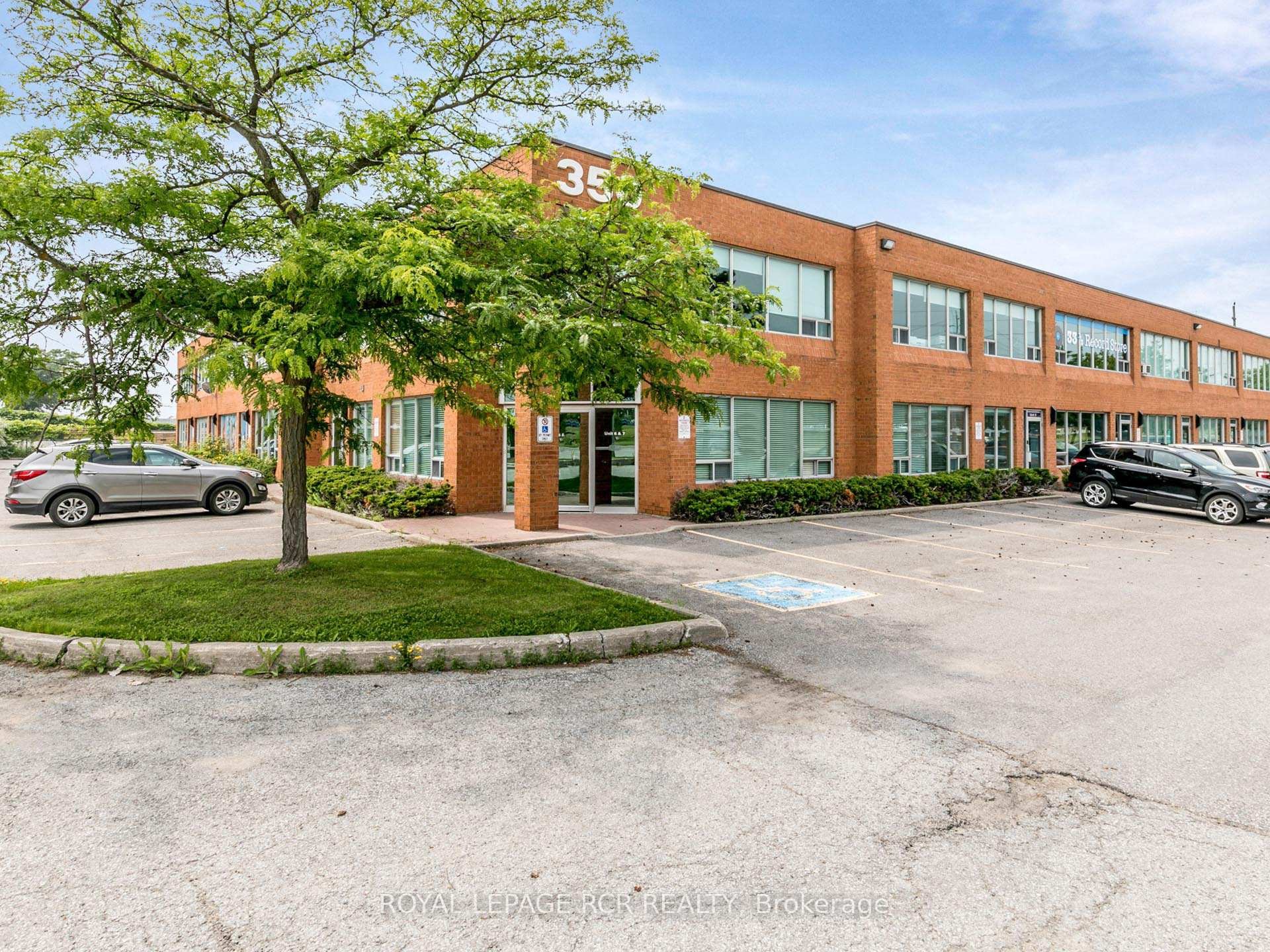 6 & 7-350 Harry Walker Parkway N, Newmarket, ON