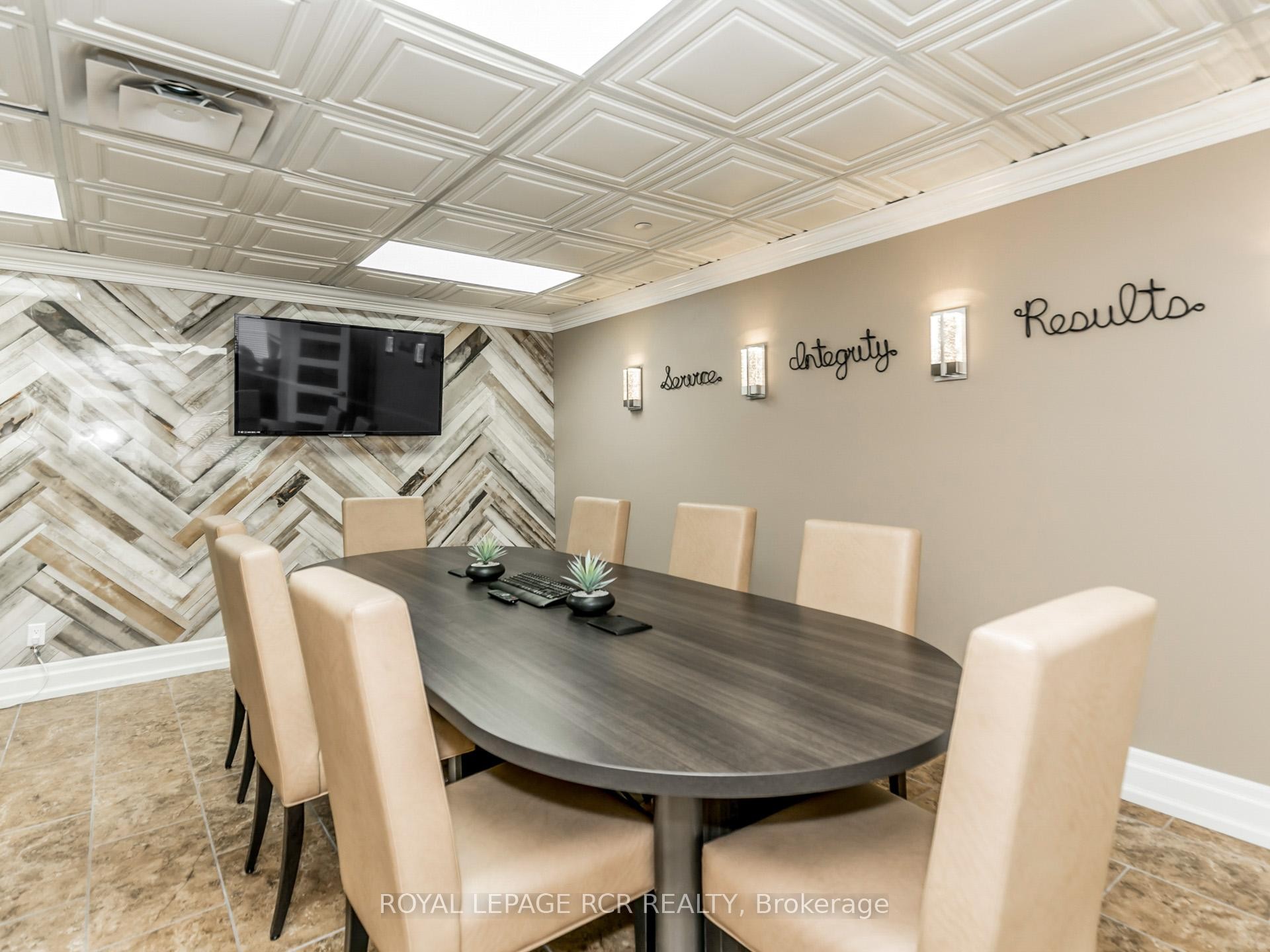 6 & 7-350 Harry Walker Parkway N, Newmarket, ON