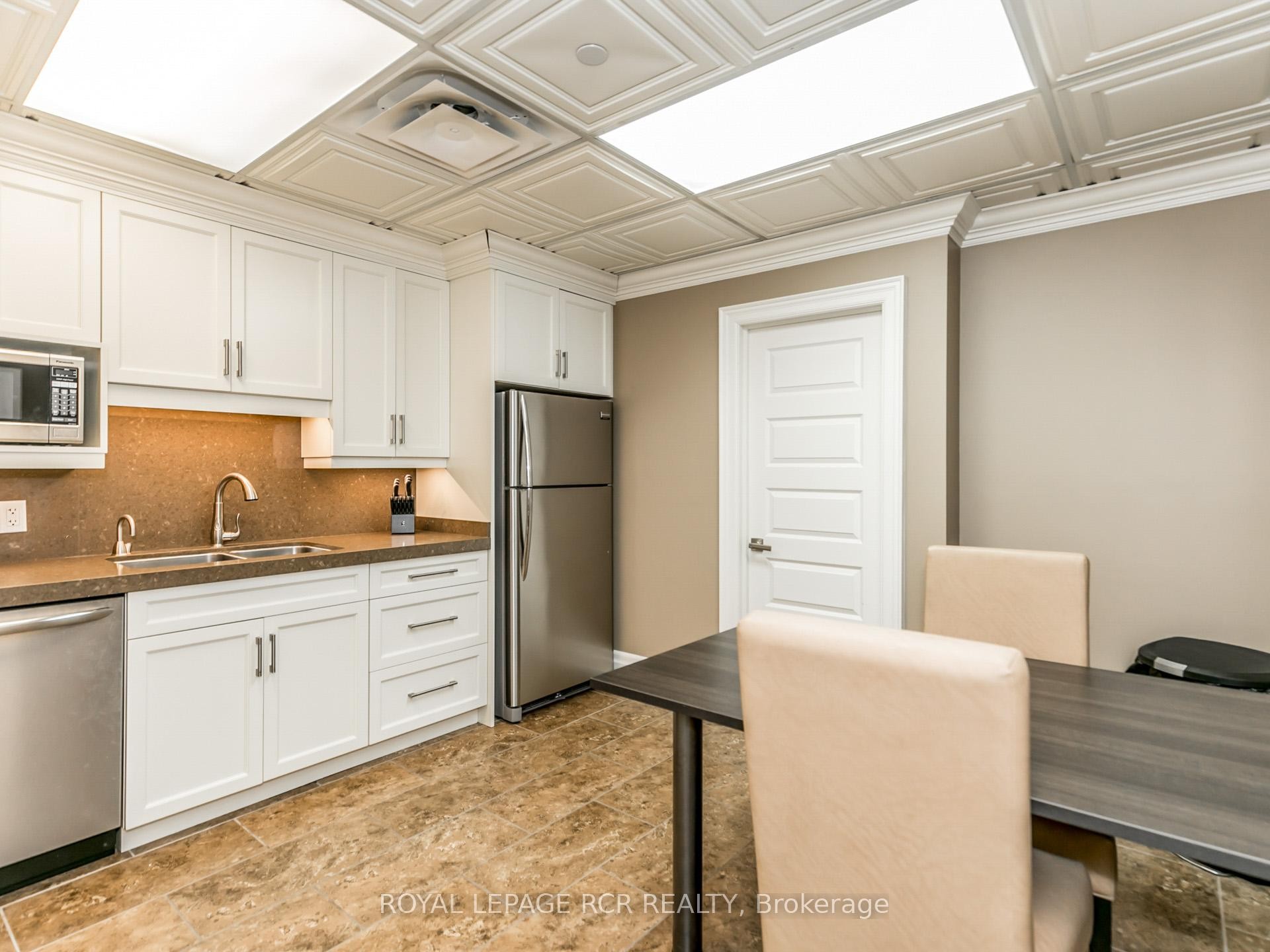 6 & 7-350 Harry Walker Parkway N, Newmarket, ON