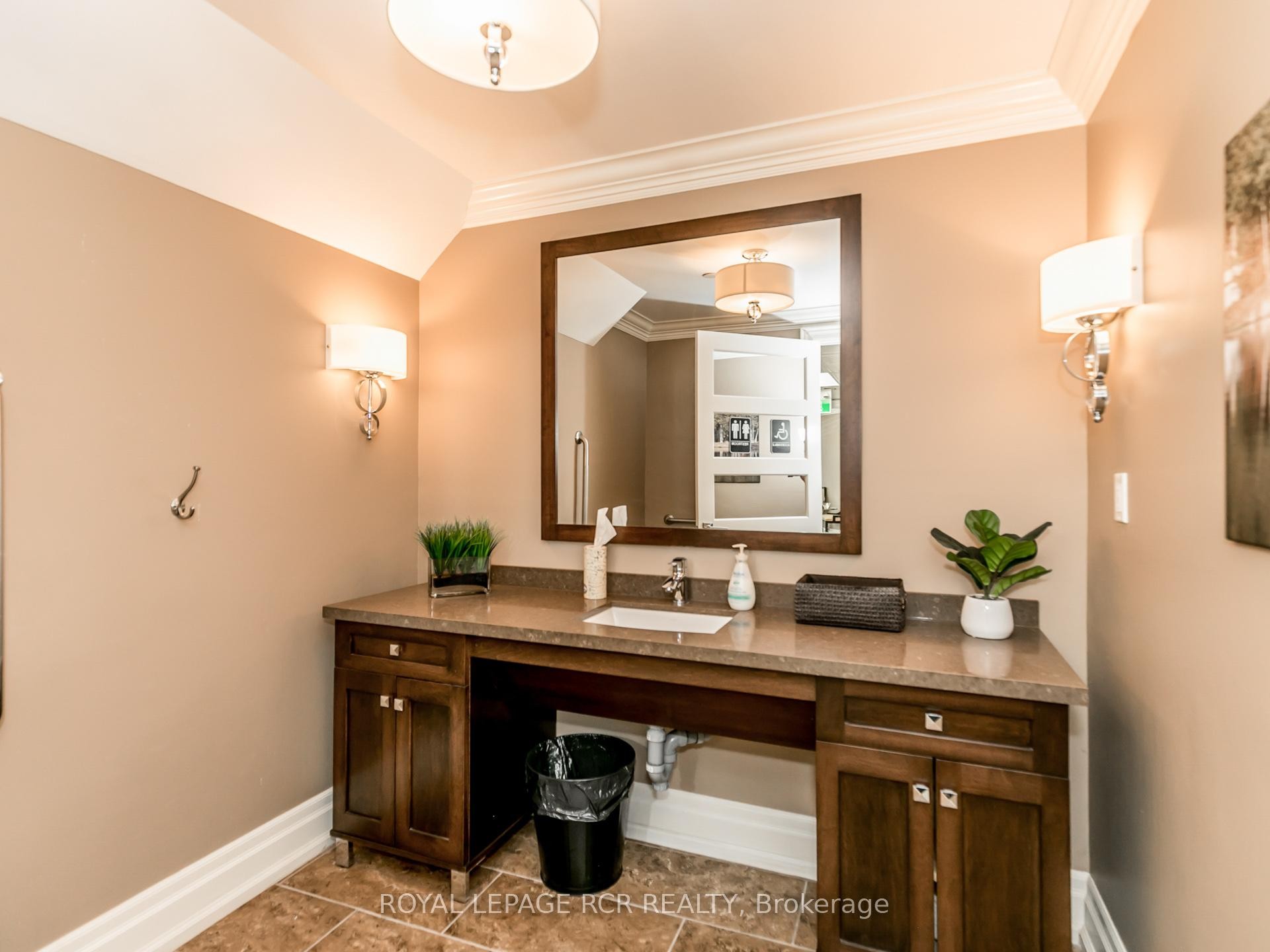 6 & 7-350 Harry Walker Parkway N, Newmarket, ON