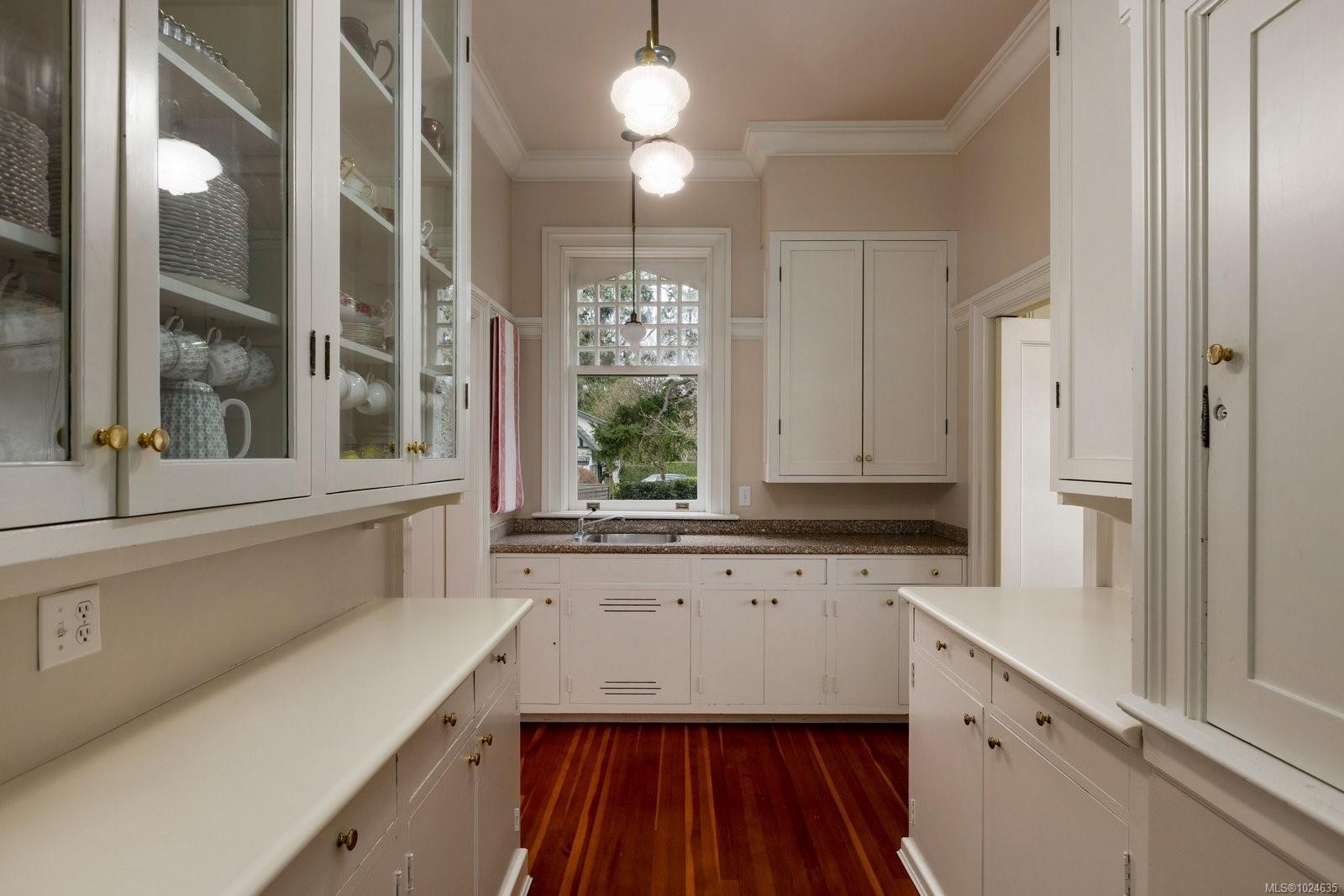 3175 Beach Dr, Oak Bay, BC
