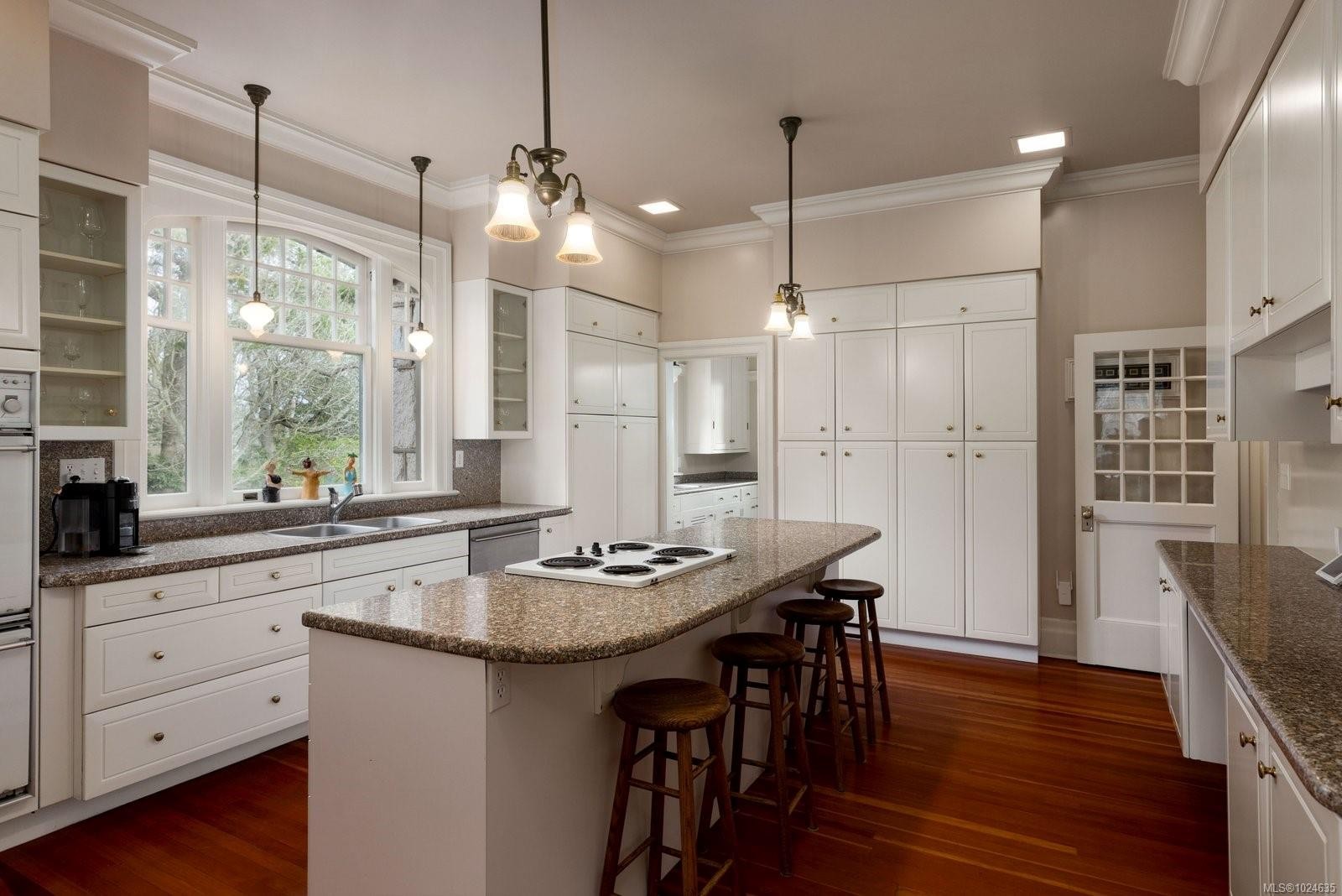 3175 Beach Dr, Oak Bay, BC