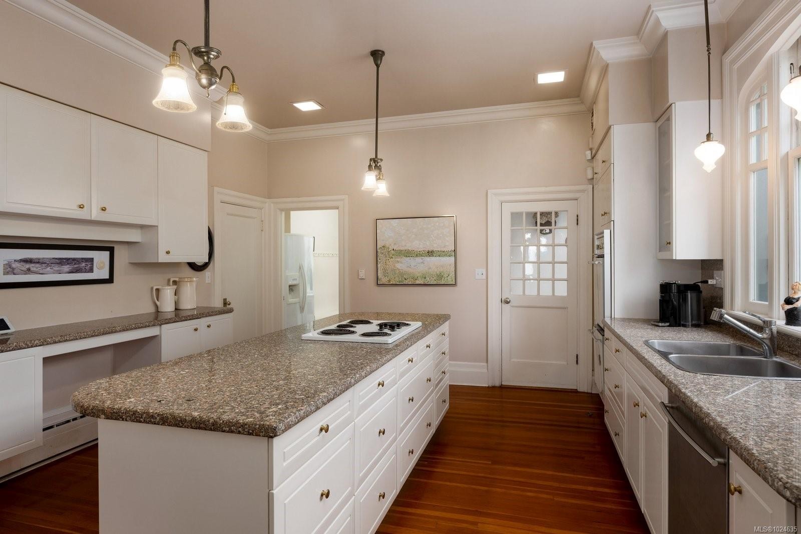3175 Beach Dr, Oak Bay, BC
