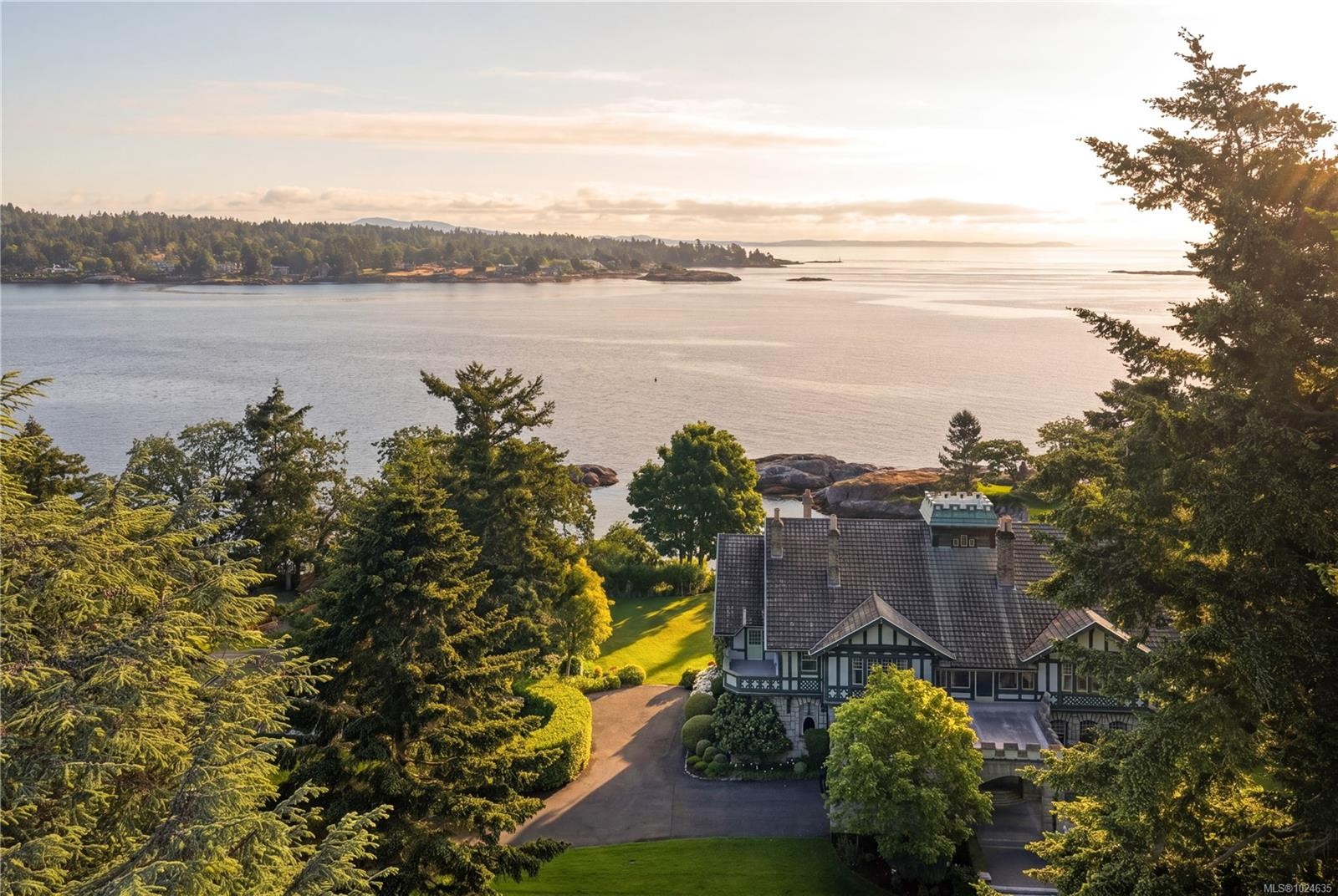 3175 Beach Dr, Oak Bay, BC
