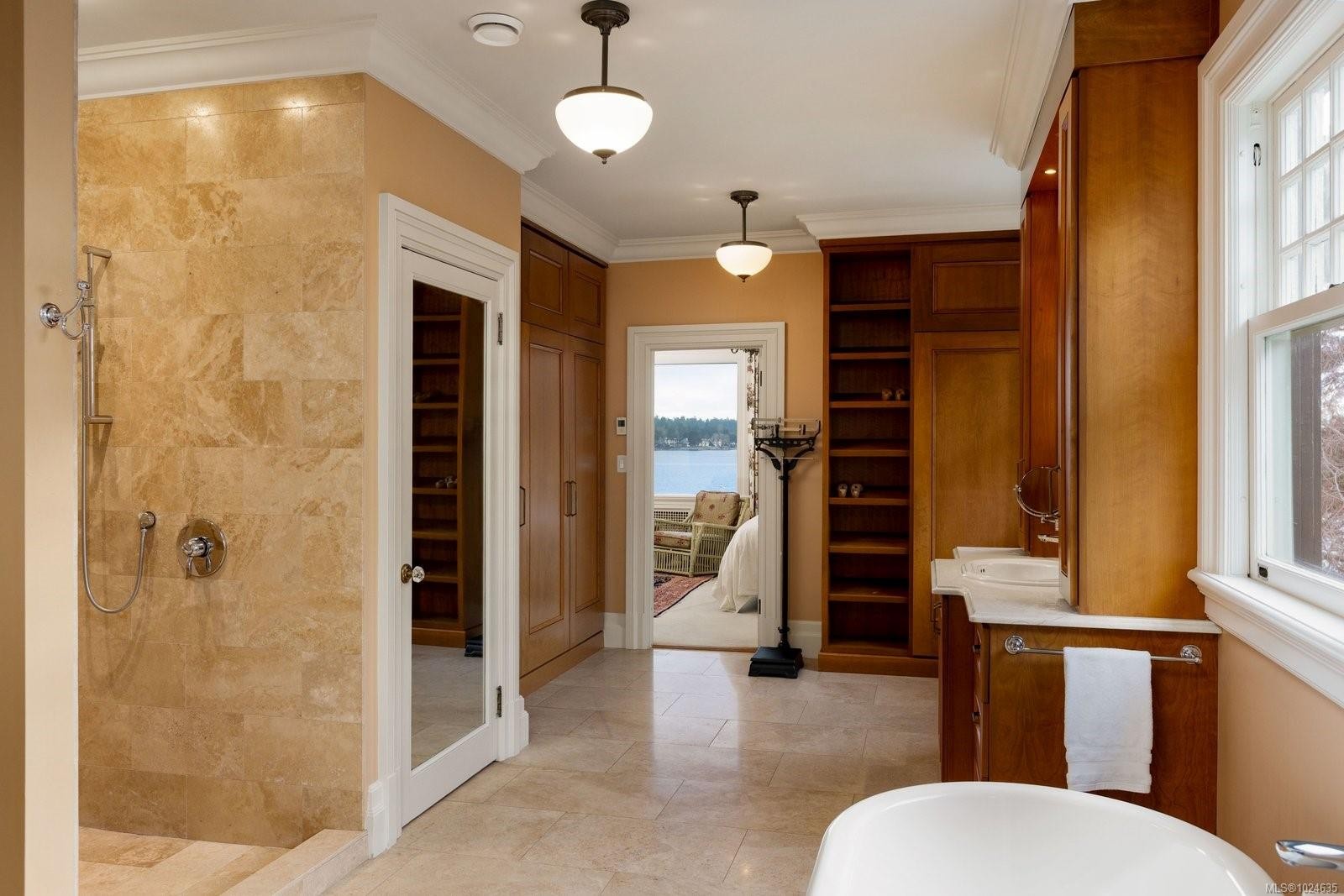 3175 Beach Dr, Oak Bay, BC