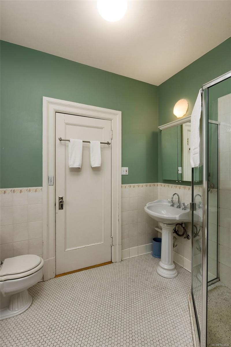 3175 Beach Dr, Oak Bay, BC