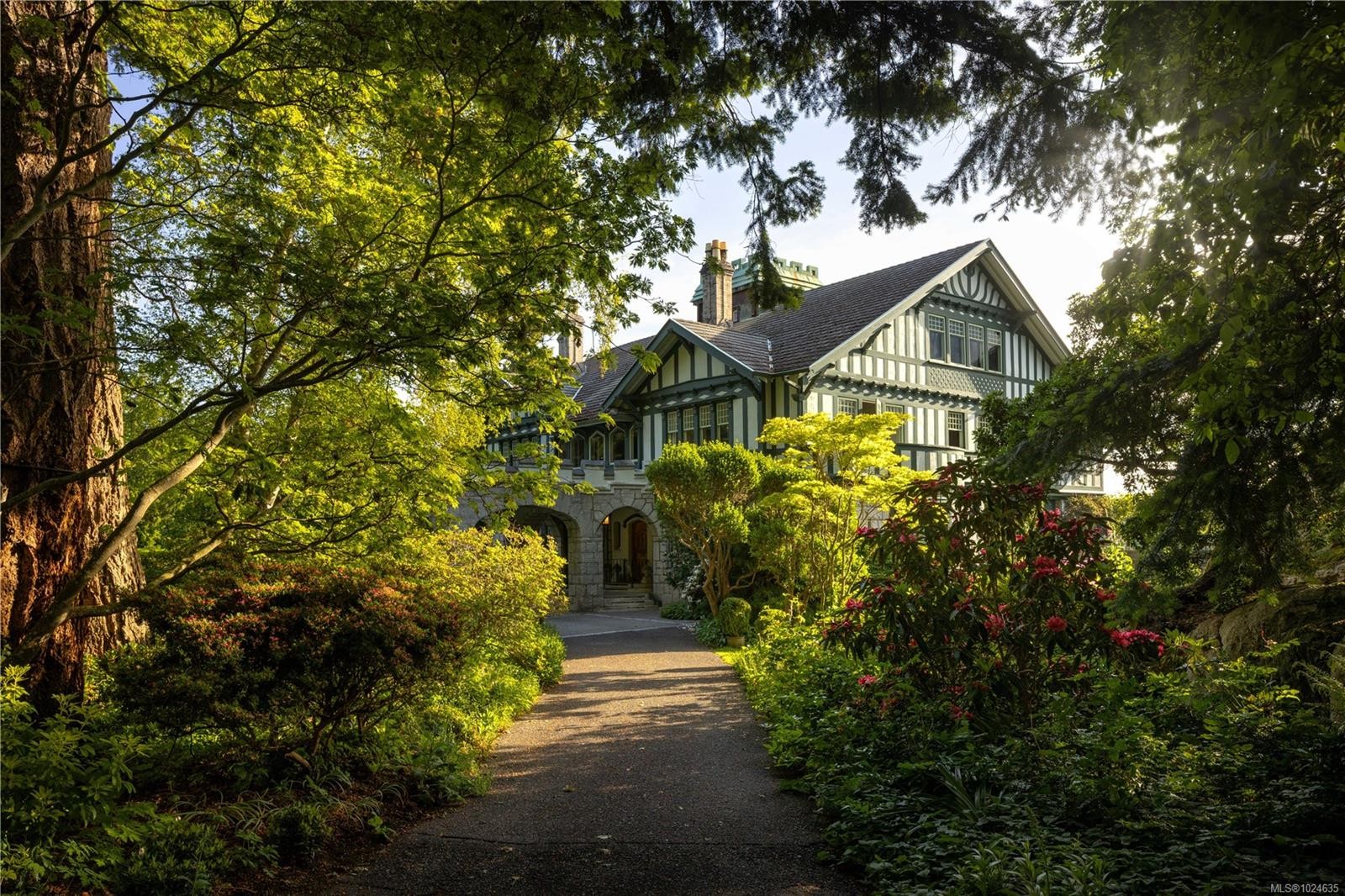 3175 Beach Dr, Oak Bay, BC