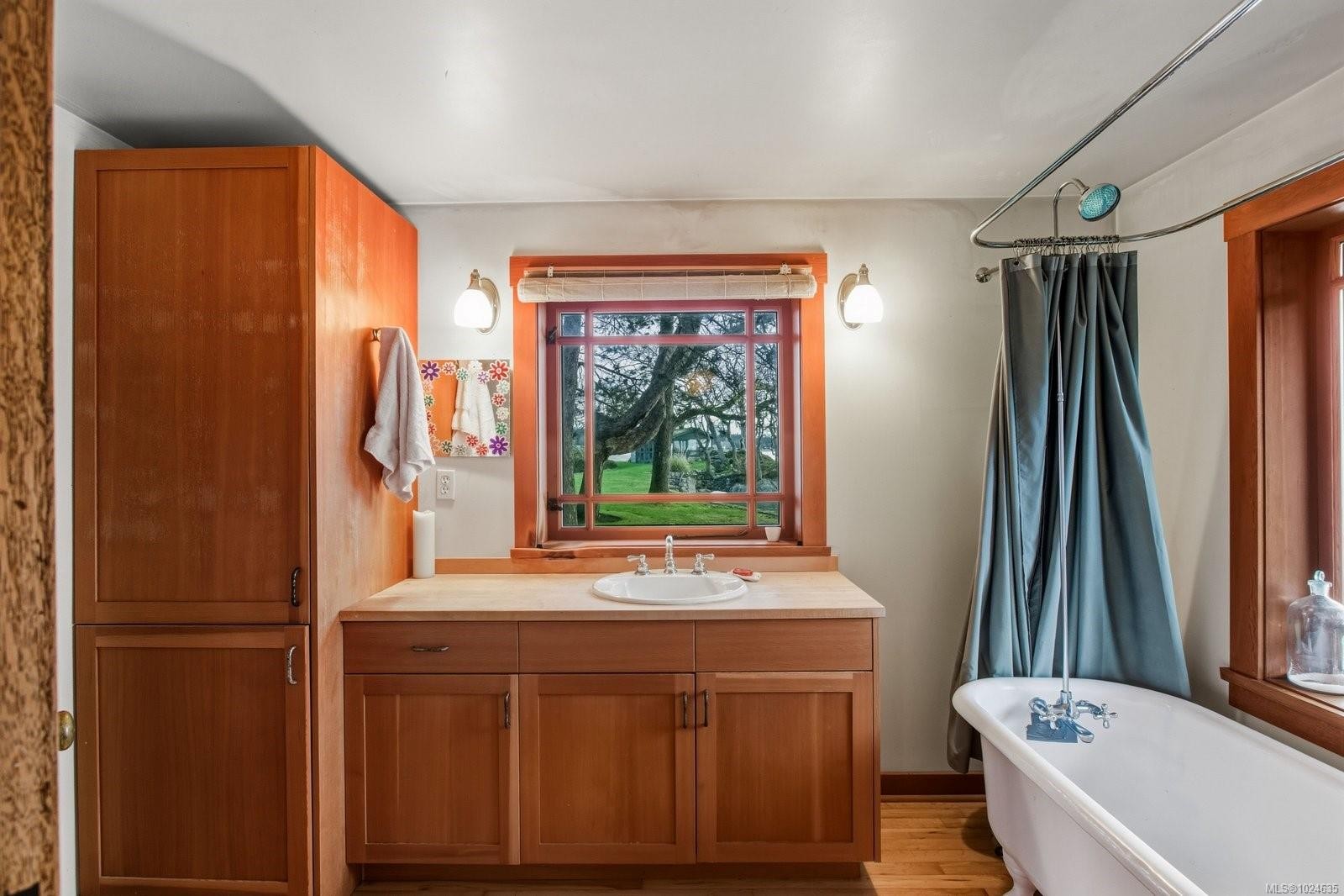3175 Beach Dr, Oak Bay, BC