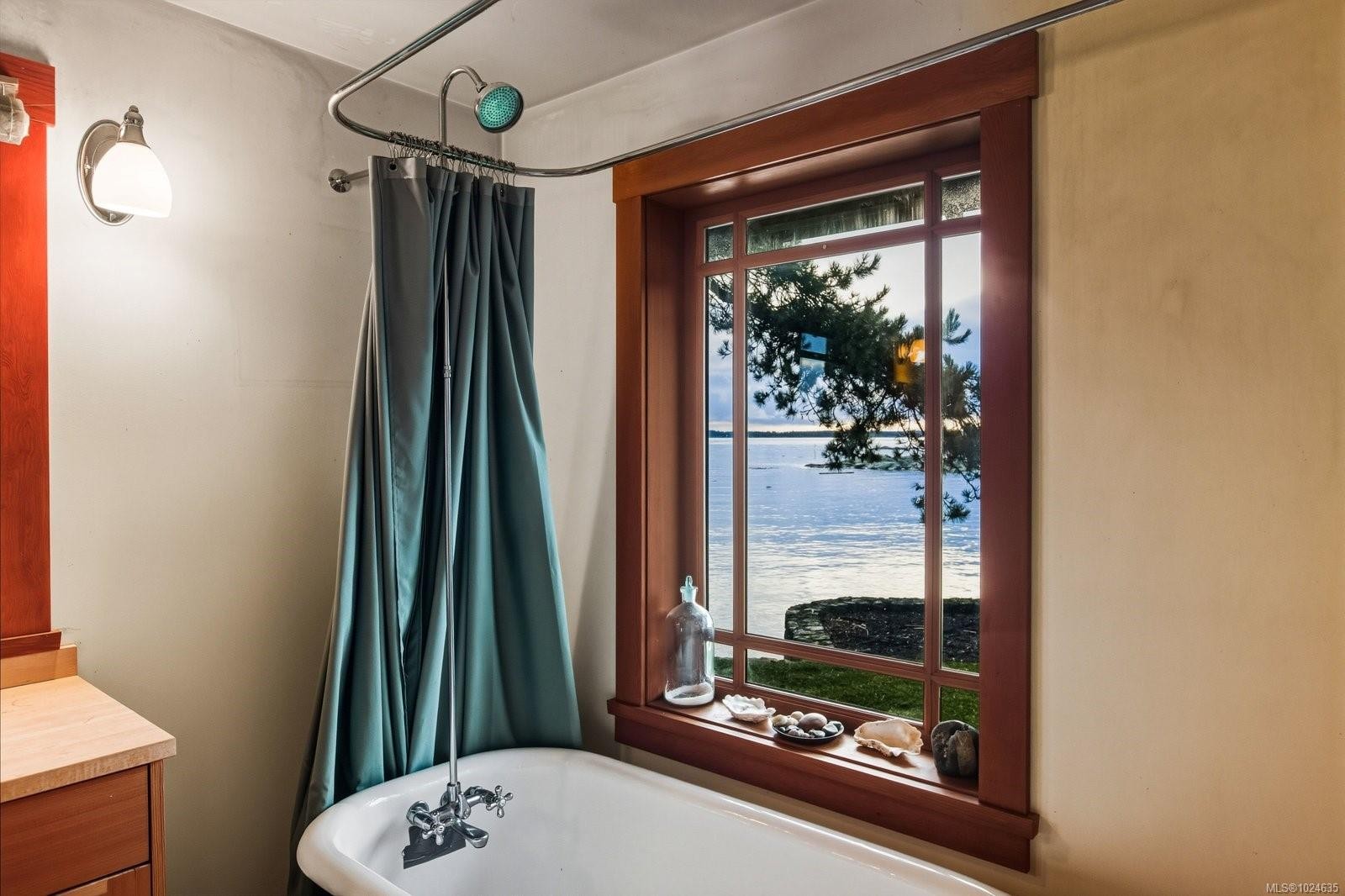 3175 Beach Dr, Oak Bay, BC