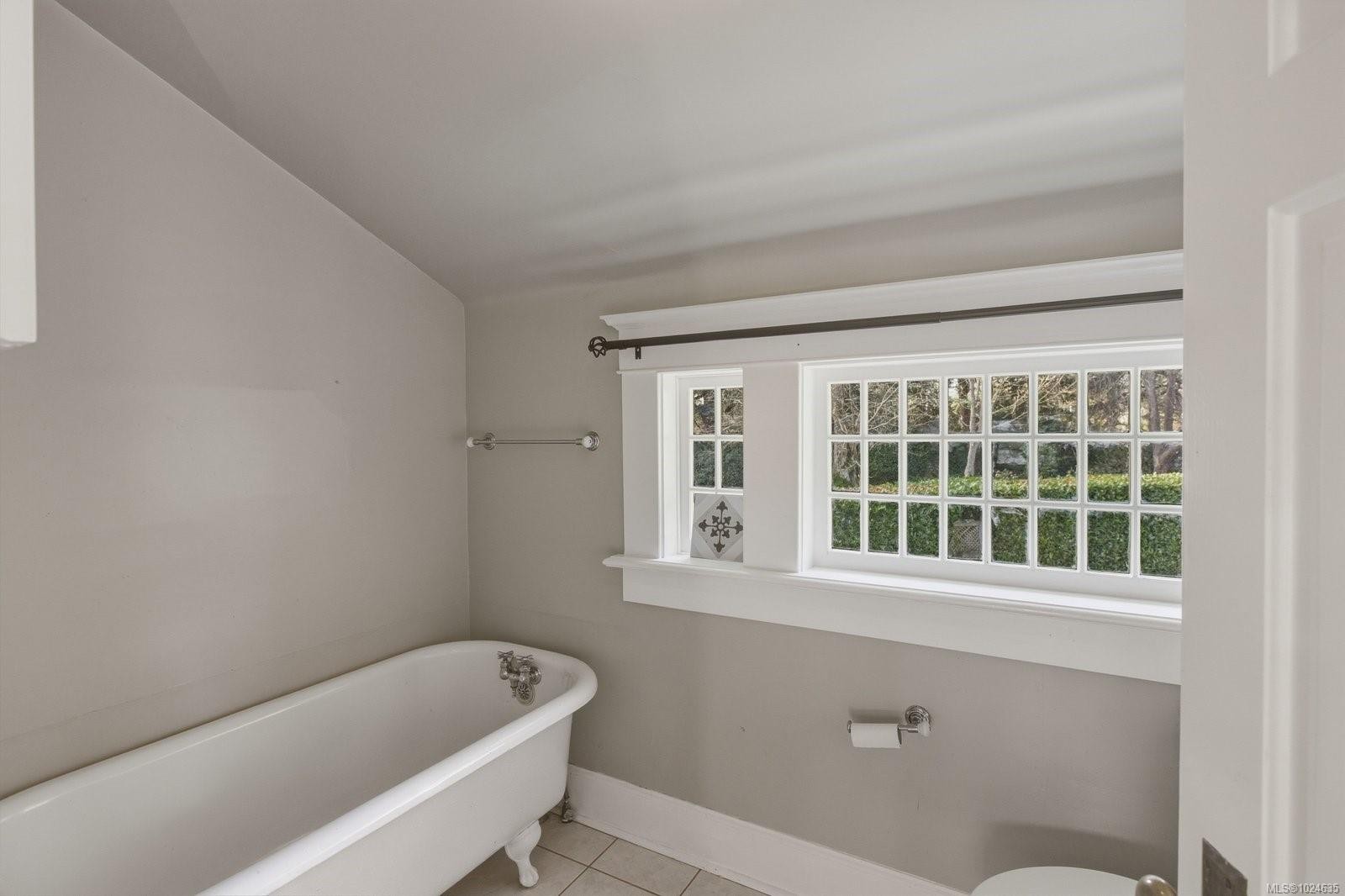 3175 Beach Dr, Oak Bay, BC