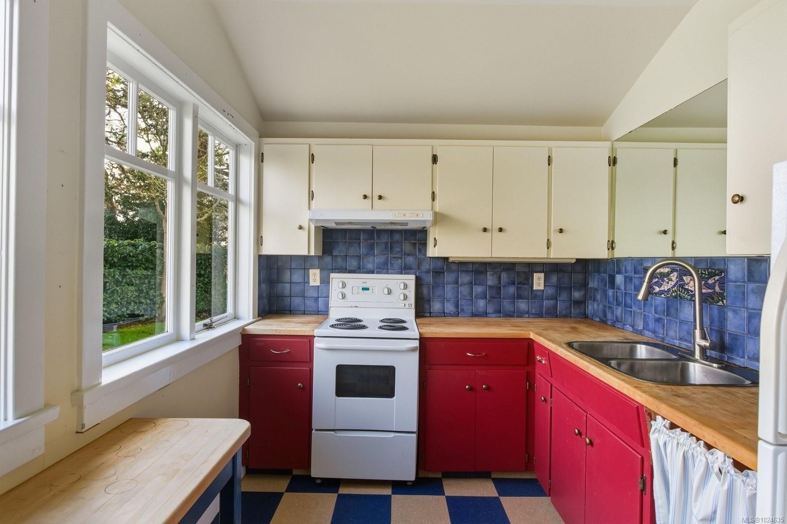 3175 Beach Dr, Oak Bay, BC