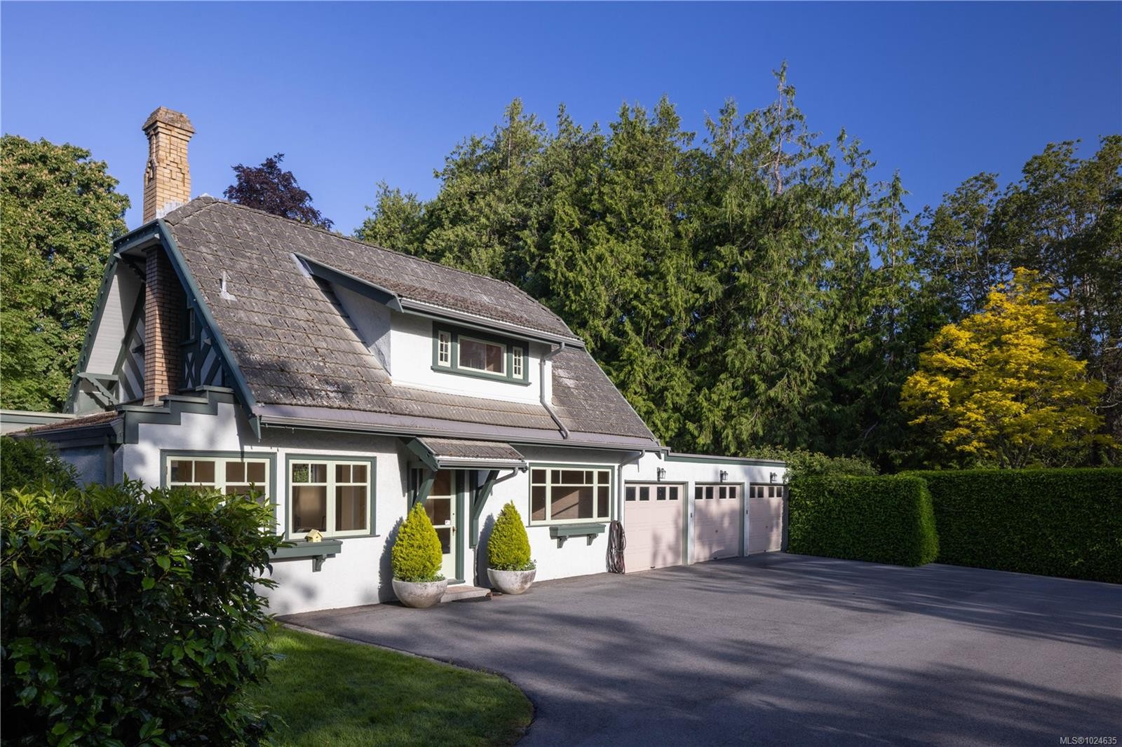 3175 Beach Dr, Oak Bay, BC