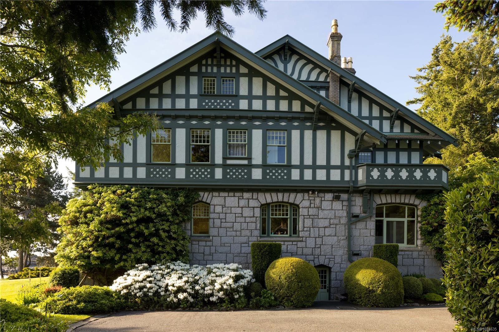 3175 Beach Dr, Oak Bay, BC