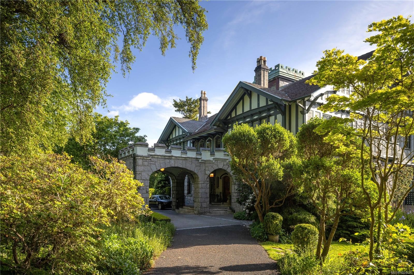 3175 Beach Dr, Oak Bay, BC