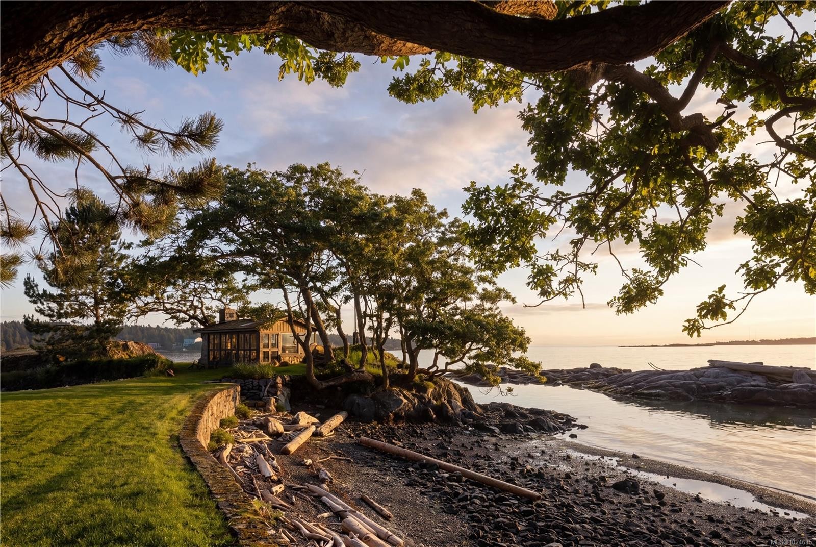 3175 Beach Dr, Oak Bay, BC