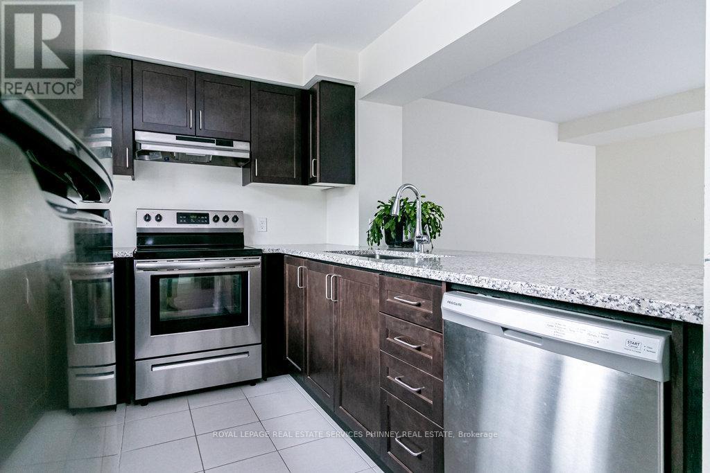 124 Stork Street, Oakville, ON - Indoor Photo Showing Kitchen With Stainless Steel Kitchen