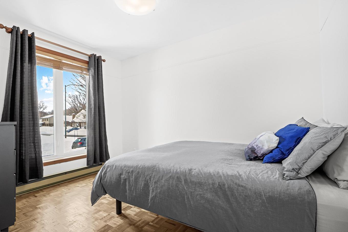Bedroom - 1300 Rue Touzeau, Québec (Sainte-Foy/Sillery/Cap-Rouge), QC - Indoor Photo Showing Bedroom