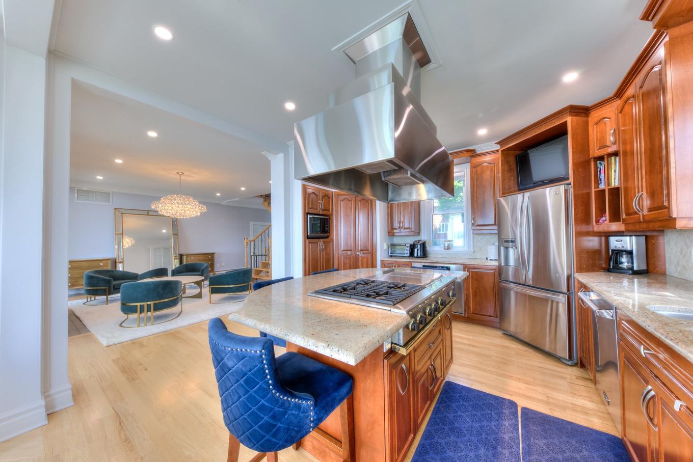 Cuisine - 8730 Boul. Lasalle, Montréal (Lasalle), QC - Indoor Photo Showing Kitchen With Upgraded Kitchen