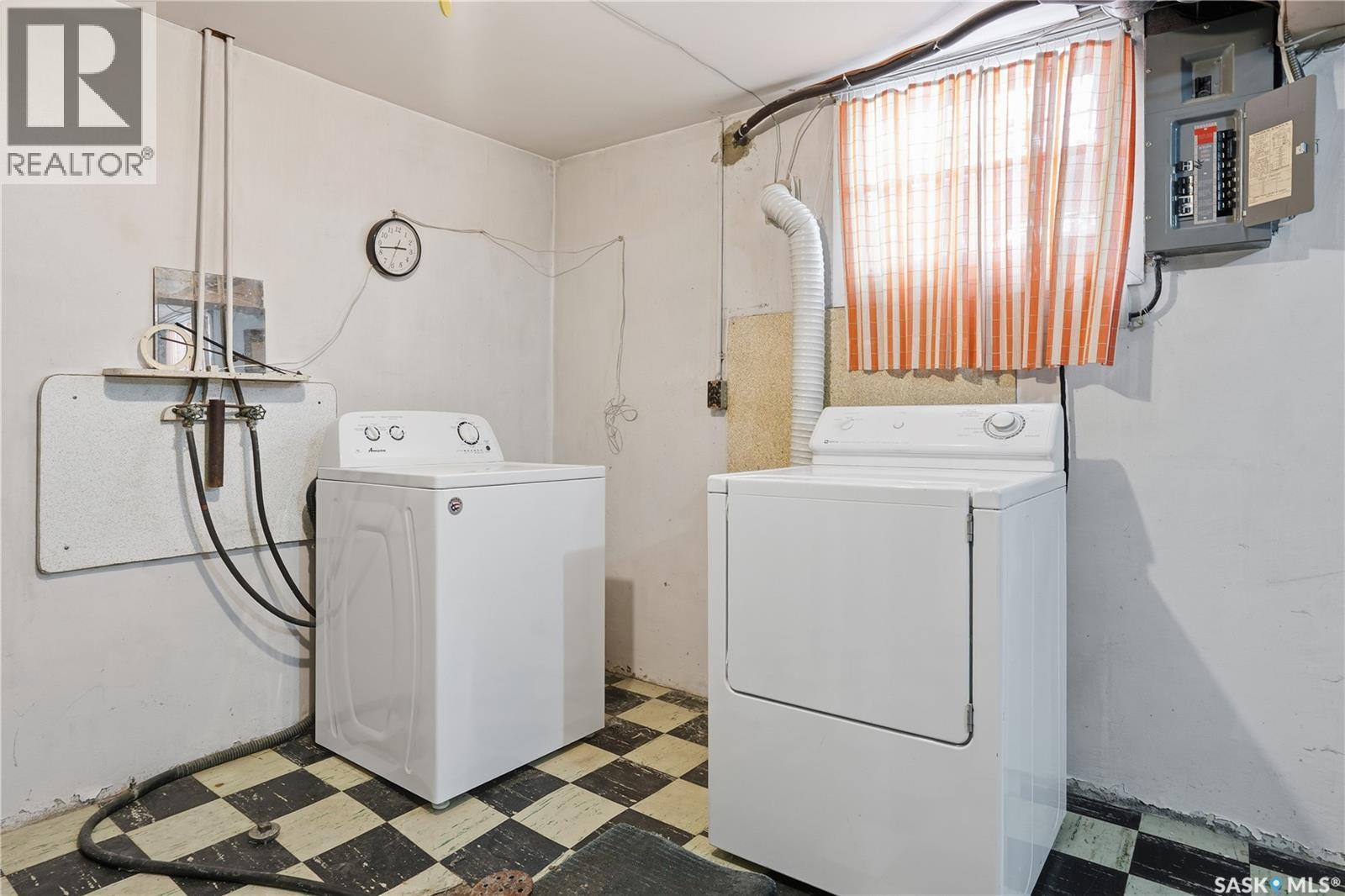 2269 Reynolds Street, Regina, SK - Indoor Photo Showing Laundry Room