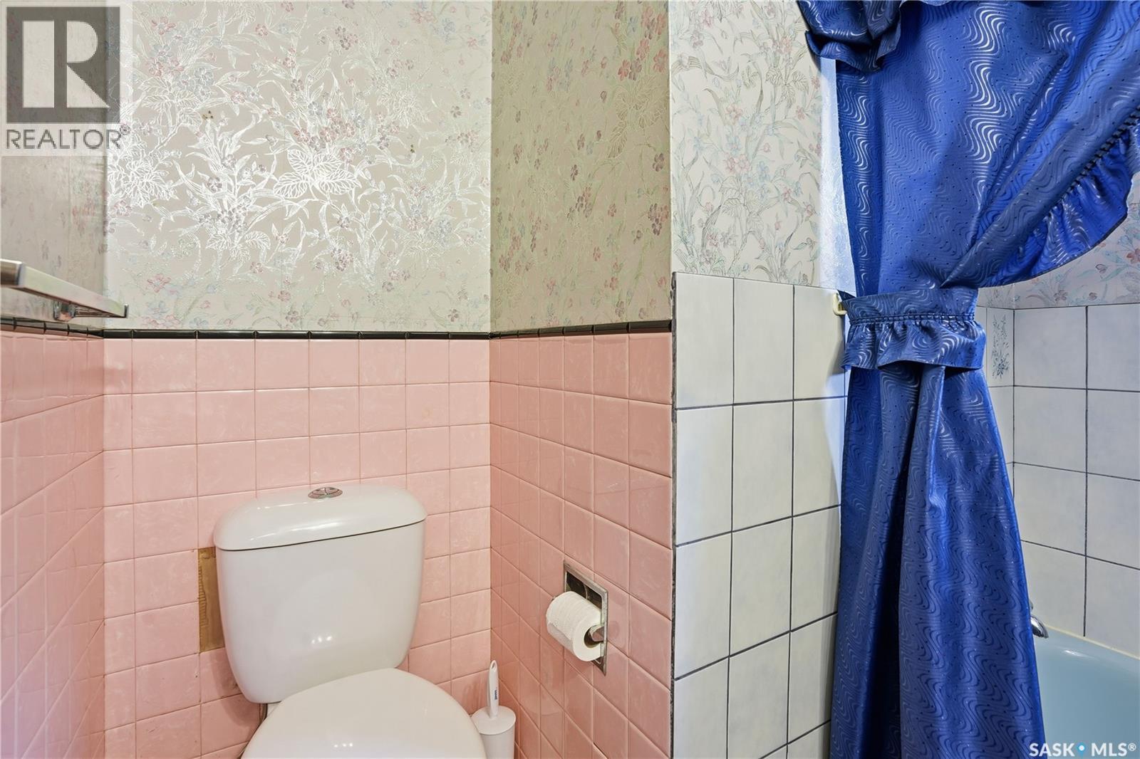 2269 Reynolds Street, Regina, SK - Indoor Photo Showing Bathroom