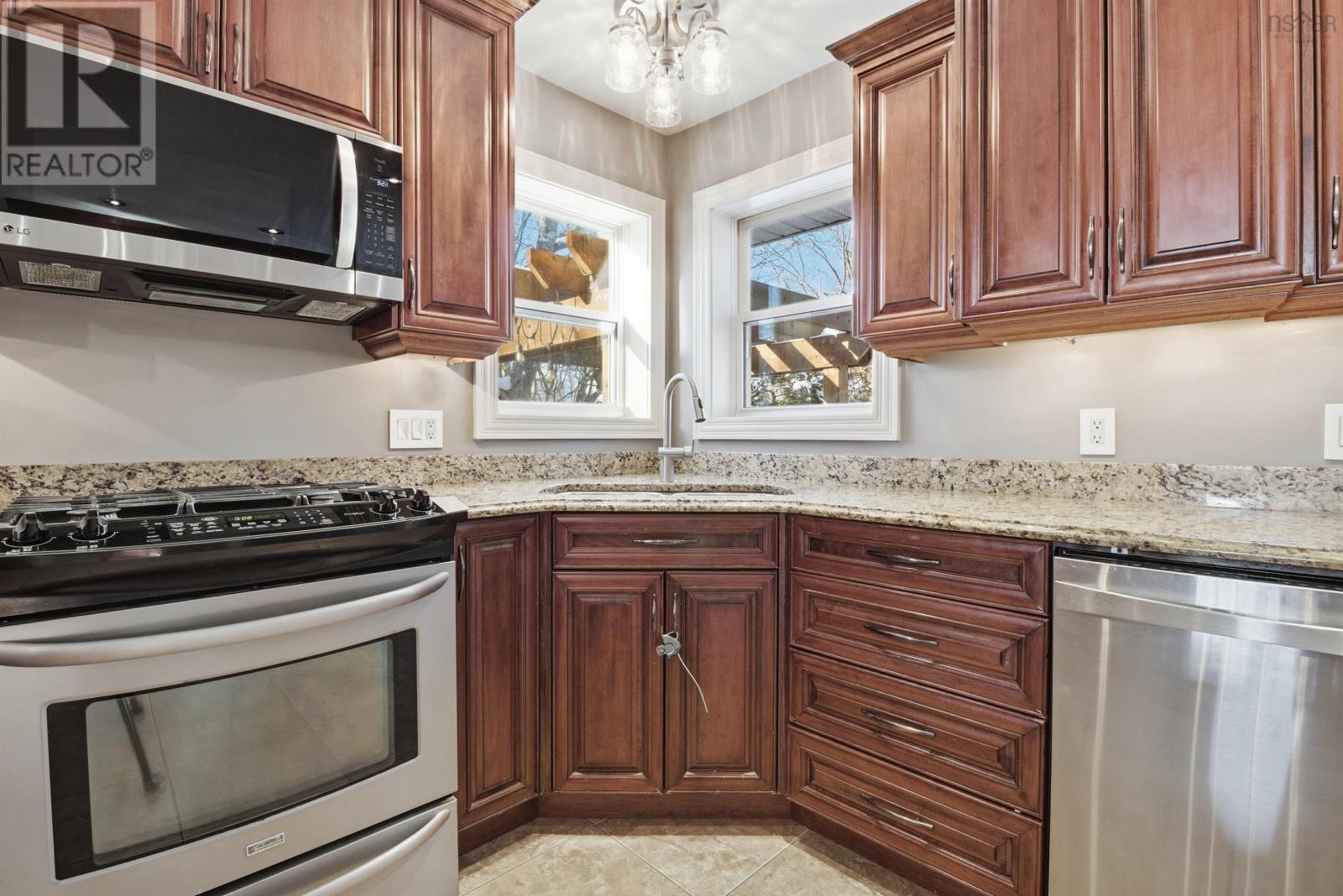 3 Lowe Court, Bedford, NS - Indoor Photo Showing Kitchen With Stainless Steel Kitchen With Upgraded Kitchen