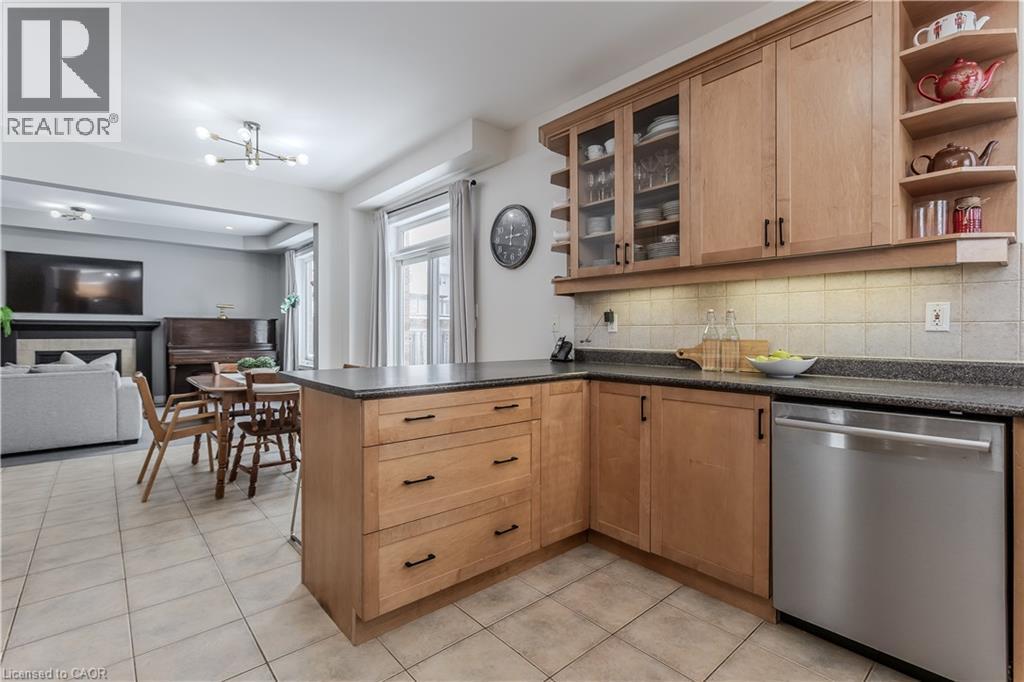 2055 Mountain Grove Avenue, Burlington, ON - Indoor Photo Showing Kitchen