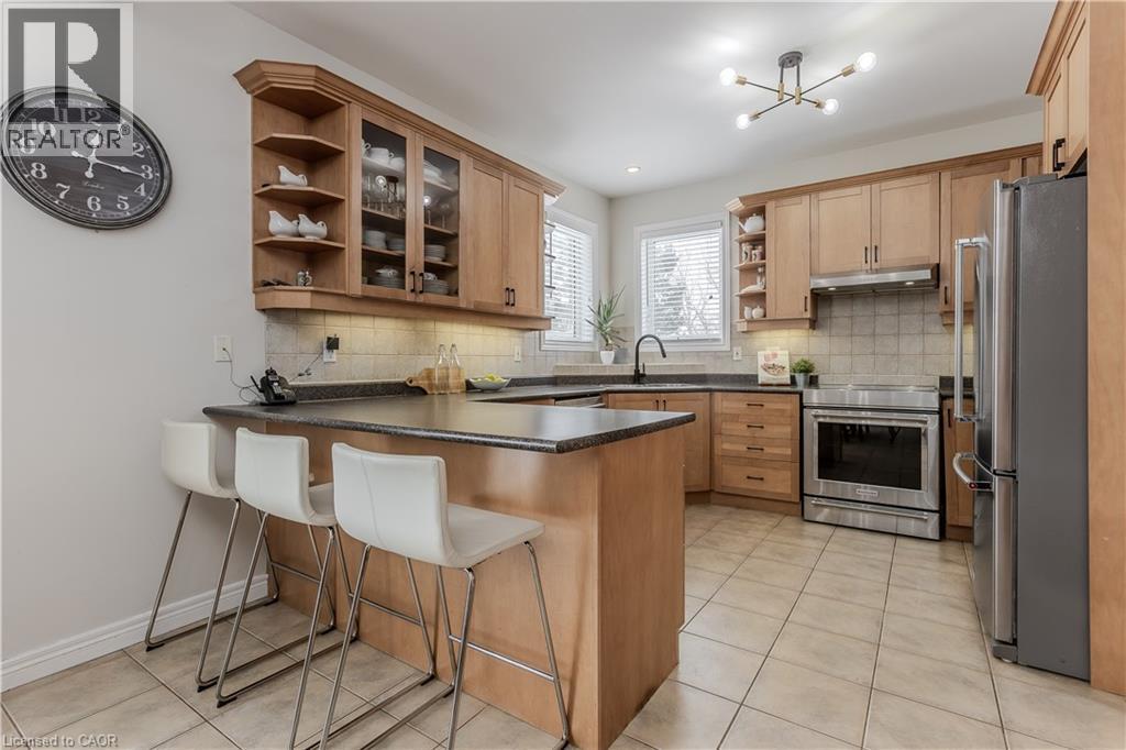 2055 Mountain Grove Avenue, Burlington, ON - Indoor Photo Showing Kitchen