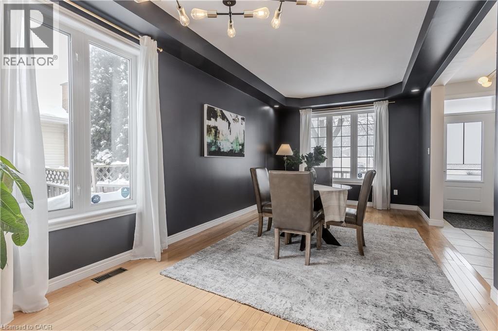 2055 Mountain Grove Avenue, Burlington, ON - Indoor Photo Showing Dining Room
