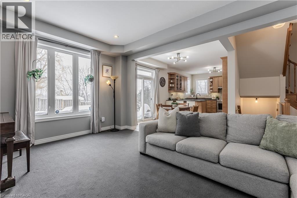 2055 Mountain Grove Avenue, Burlington, ON - Indoor Photo Showing Living Room