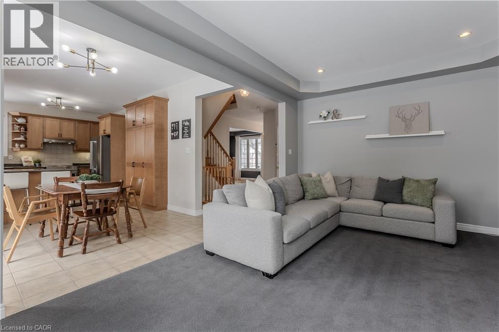 2055 Mountain Grove Avenue, Burlington, ON - Indoor Photo Showing Living Room