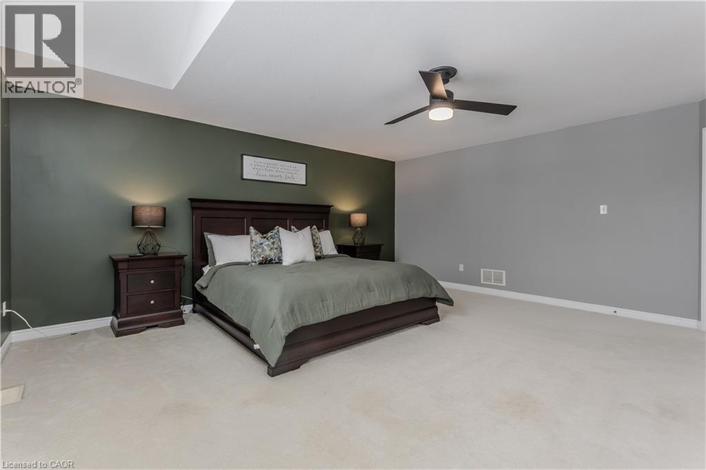 2055 Mountain Grove Avenue, Burlington, ON - Indoor Photo Showing Bedroom